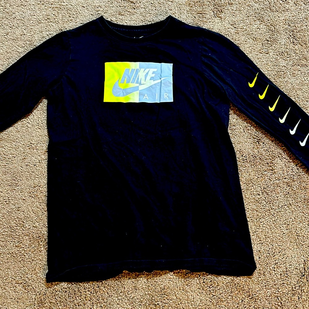 Nike women top